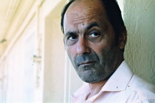 Un court avant le long