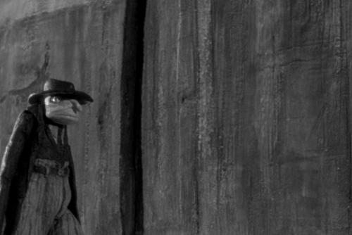 Un court avant le long