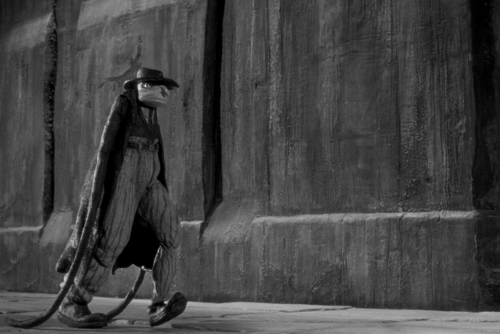 Un court avant le long