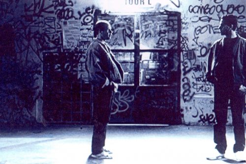 Un court avant le long