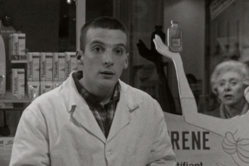 Un court avant le long