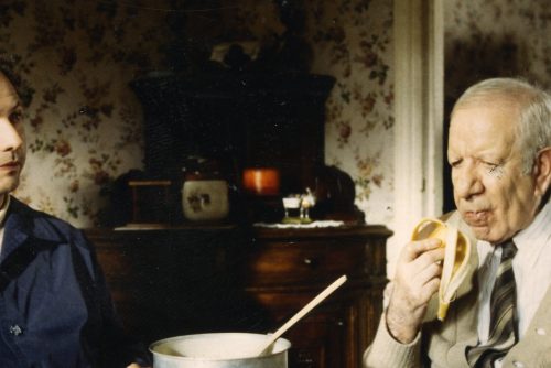 Un court avant le long