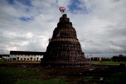 Un court avant le long