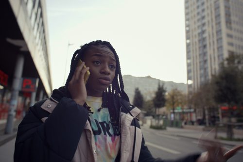 Un court avant le long