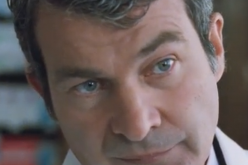 Un court avant le long