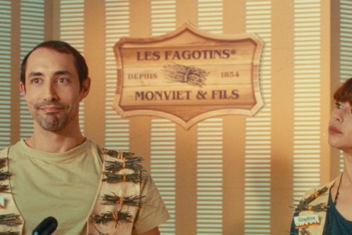 Un court avant le long