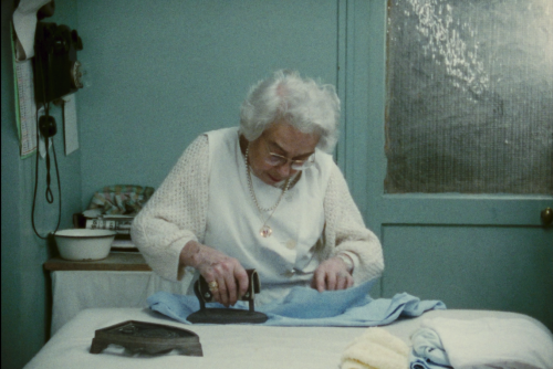 Un court avant le long