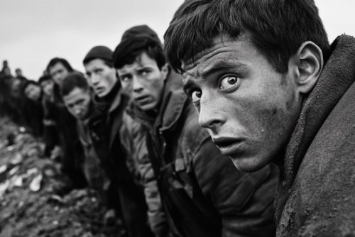 Un court avant le long