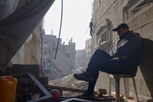 Un court avant le long